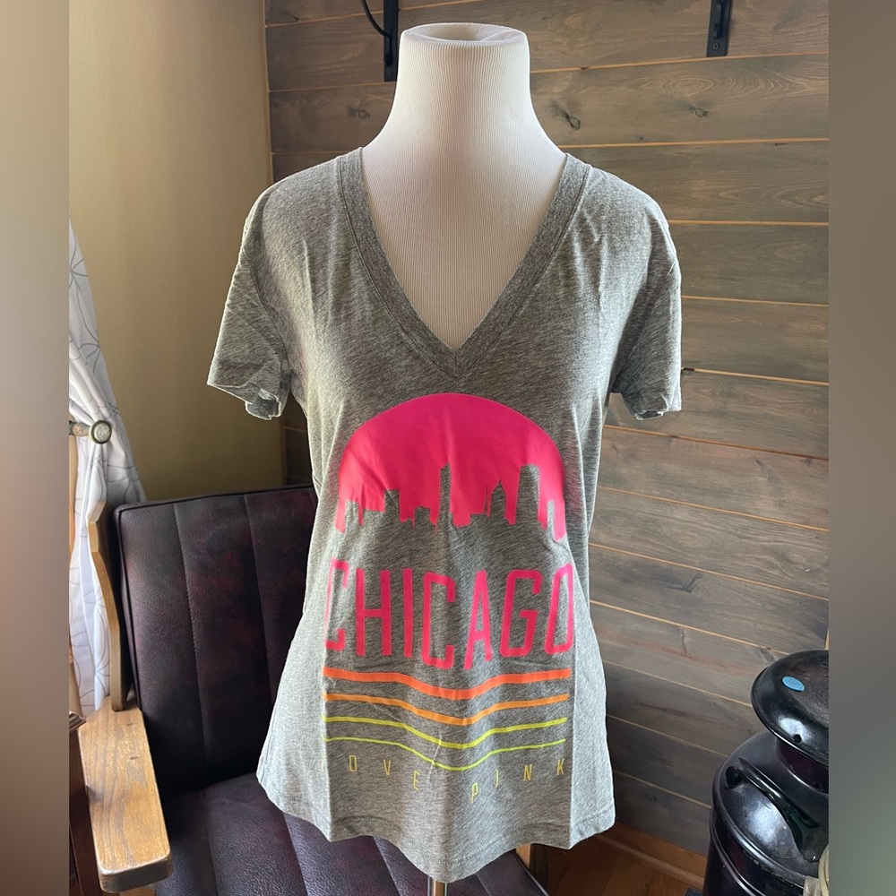 Almost vintage 2013, Pink Victoria’s Secret Chicago t-shirt, fitted, size Medium